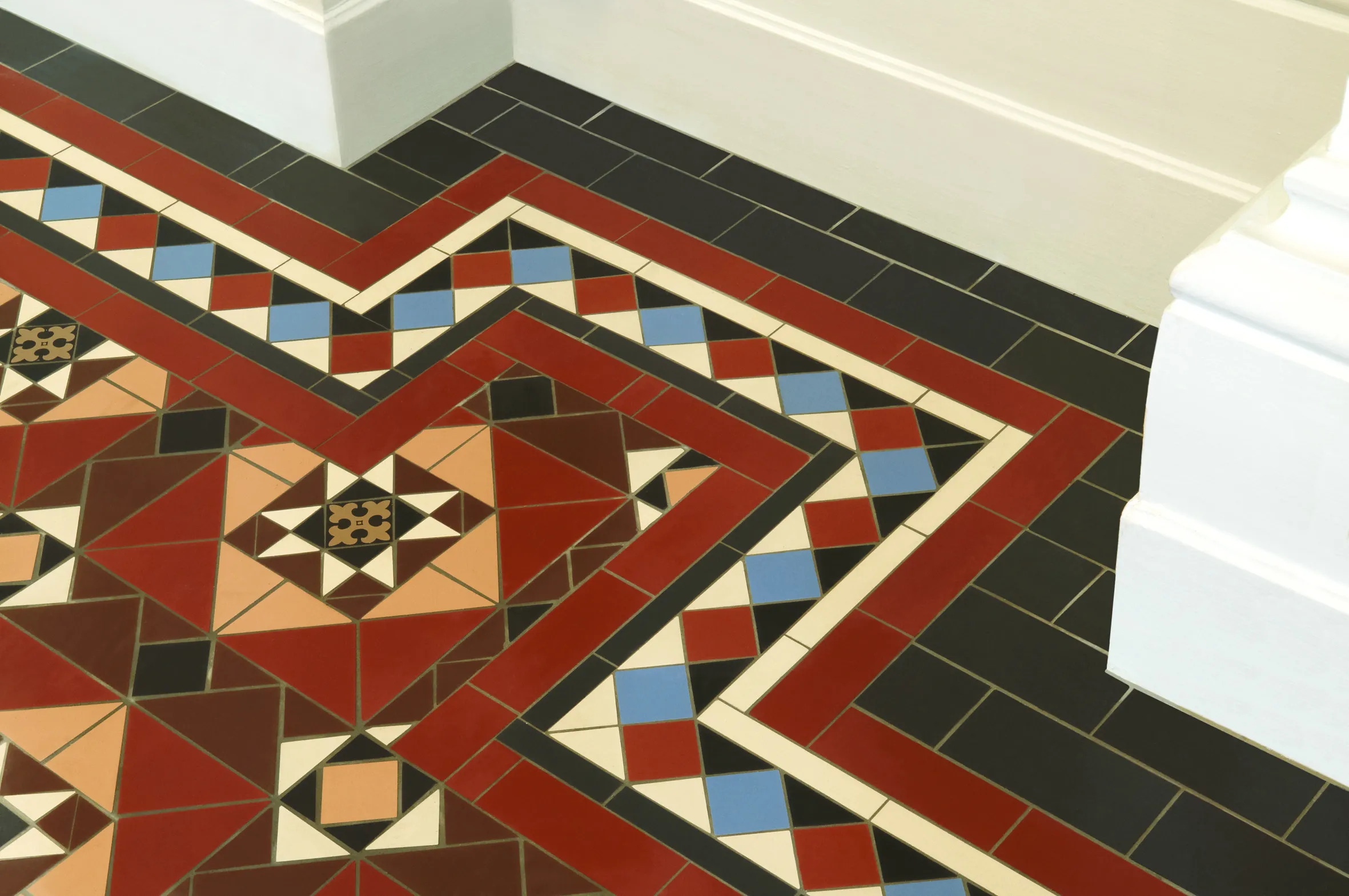 Bronte border in Black, White, Brown,